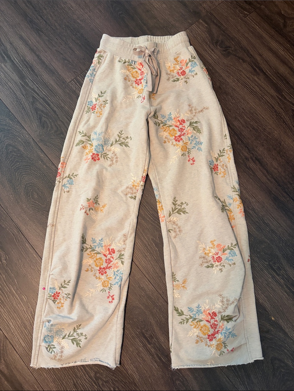 DRIFTWOOD Cream Floral XS Joggers with Multicolor Bouquet Print